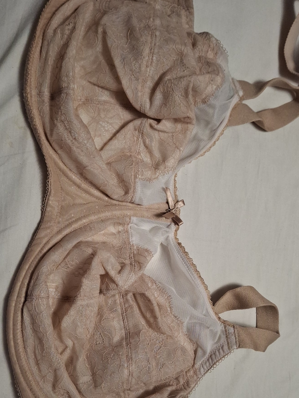 Wacoal Beige Lace Underwire Bra with Bow Accent